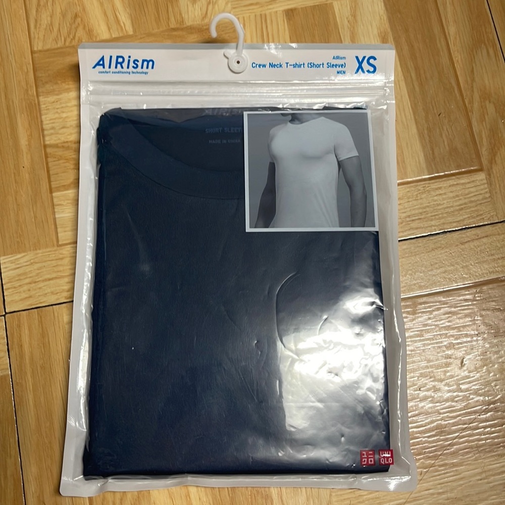 Uniqlo airism crew neck t shirt